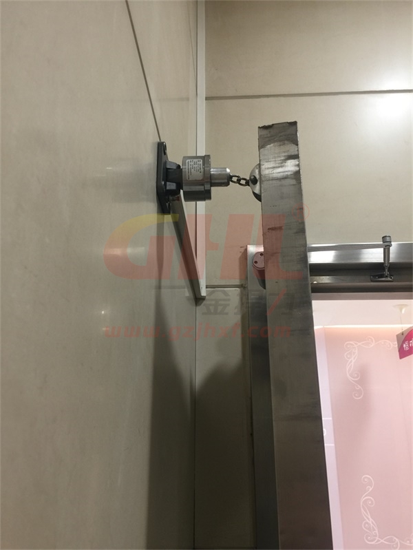 金捍力鏈?zhǔn)轿咫姶砰T吸