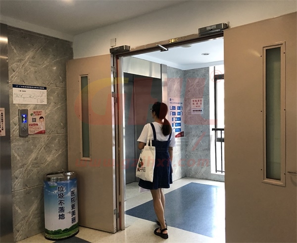 醫(yī)院安裝金捍力電動(dòng)閉門器方便人員通行