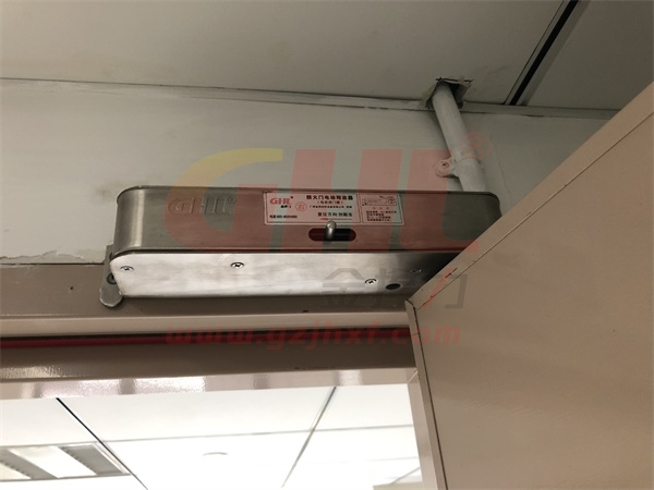 采用全不銹鋼金屬結(jié)構(gòu)的金捍力電動(dòng)閉門器