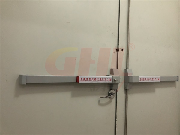 金捍力推桿鎖經(jīng)久耐用，2年依然嶄新發(fā)亮