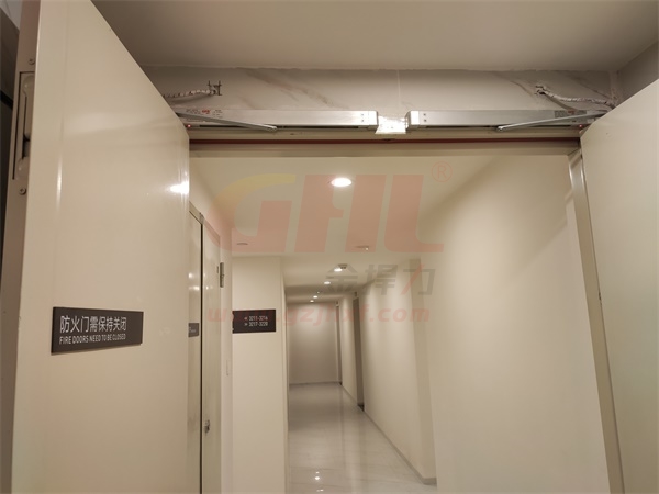 電動閉門器價格不能貪便宜，工程安裝要保證品質