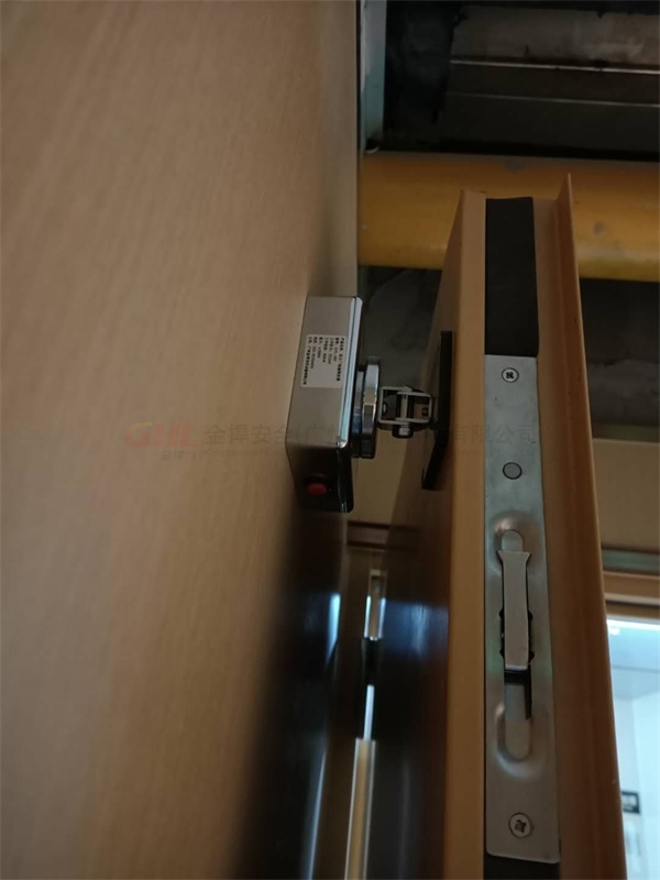 海底撈安裝金捍力GHL-300型防火門電磁門吸