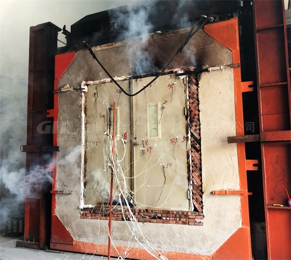 逃生門鎖在爐內(nèi)經(jīng)高溫測試90分鐘合格