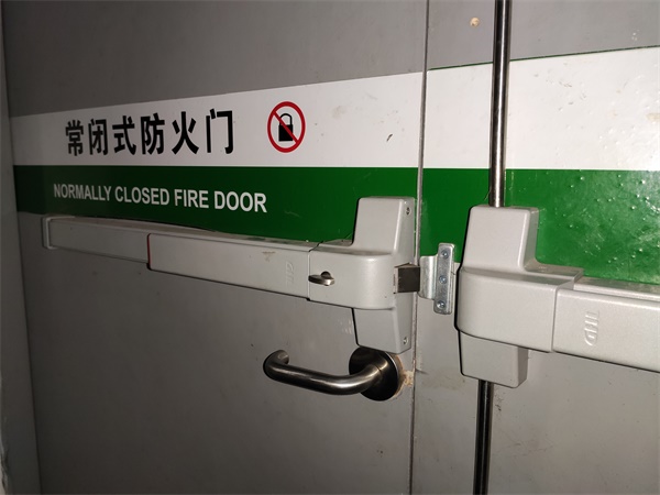 萬達廣場安裝逃生門鎖